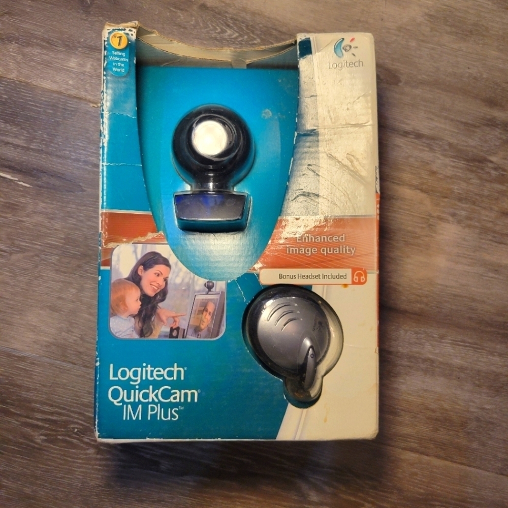 Logitech‎ QuickCam IM Connect (961459-0403) Web Cam W/ Bonus Headset.